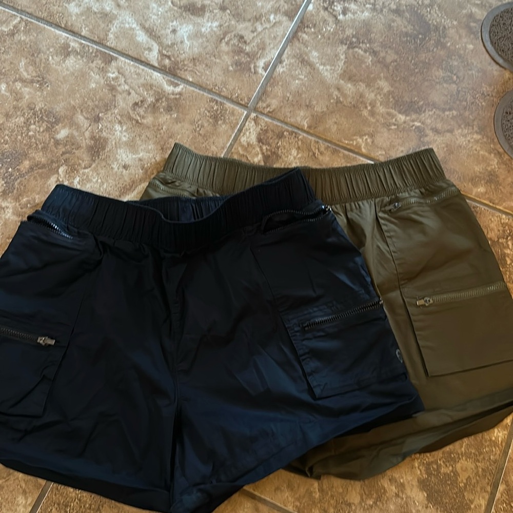 Mondetta two shorts black and green size M 2 pockets on each size new!!